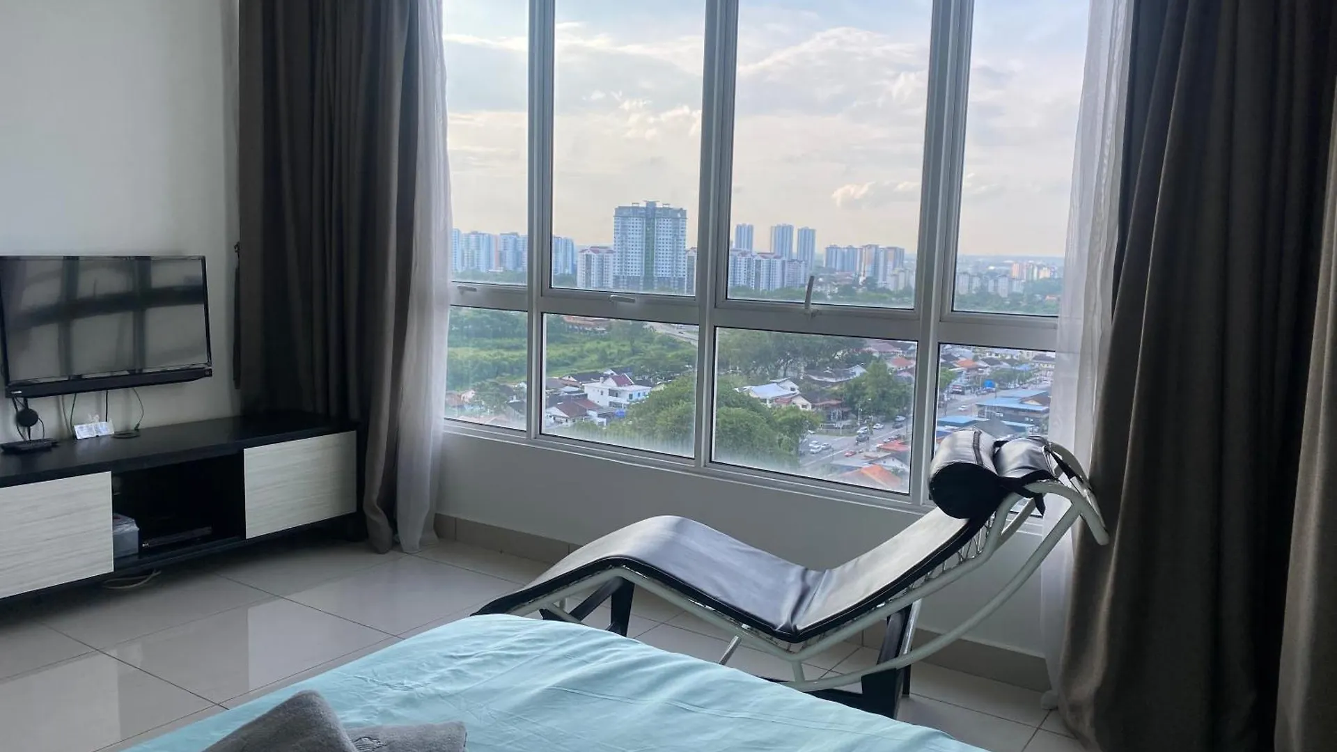 Apartment Pinnacle Tower 7Pax-3&1 Wifi-Game Smarttv 3 Mins To Ciq Johor Bahru