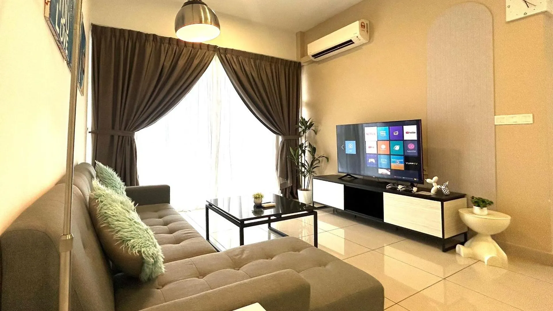 Apartment Pinnacle Tower 7Pax-3&1 Wifi-Game Smarttv 3 Mins To Ciq Johor Bahru Malaysia