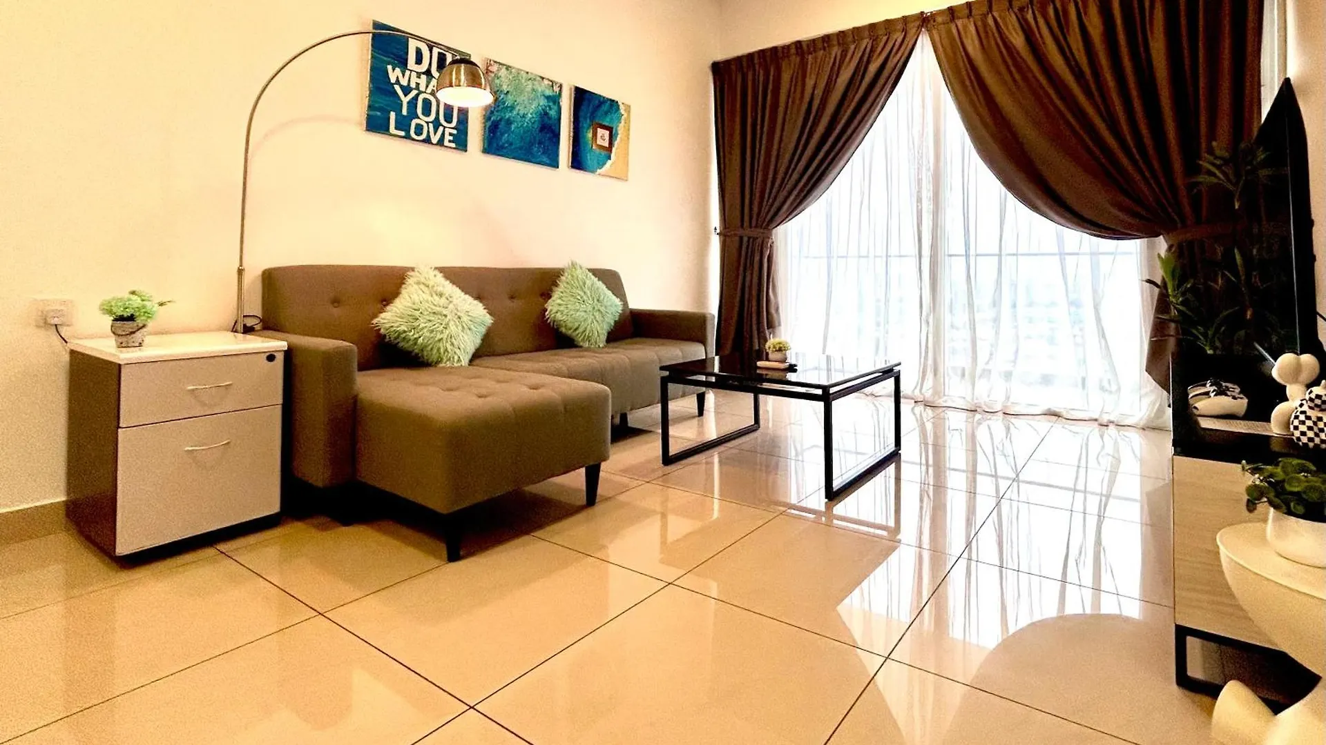 Pinnacle Tower 7Pax-3&1 Wifi-Game Smarttv 3 Mins To Ciq Johor Bahru Apartment