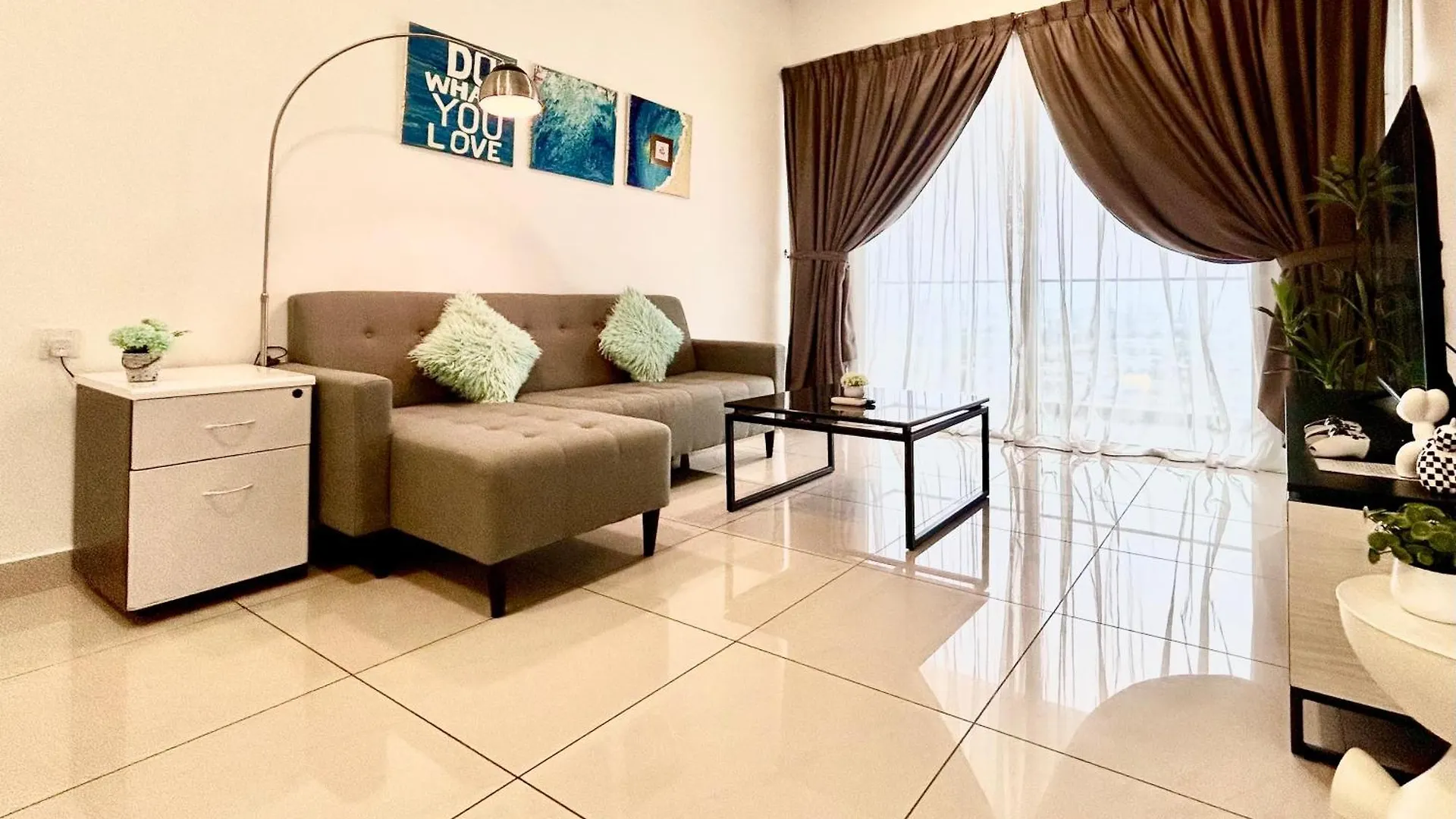 Pinnacle Tower 7Pax-3&1 Wifi-Game Smarttv 3 Mins To Ciq Johor Bahru